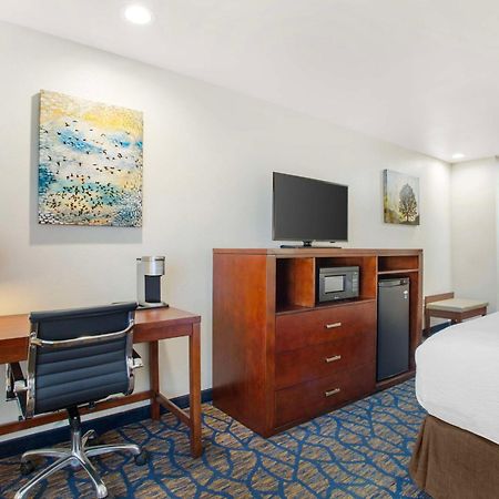 Best Western Plus Villa Del Lago Inn Patterson Exterior photo